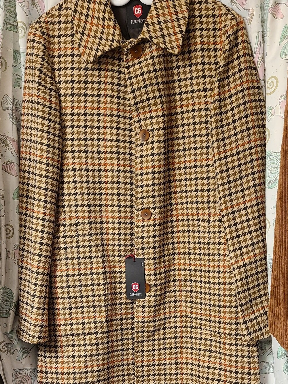 CLUB OF GENTS Men’s Houndstooth Wool Coat in Tan/Black